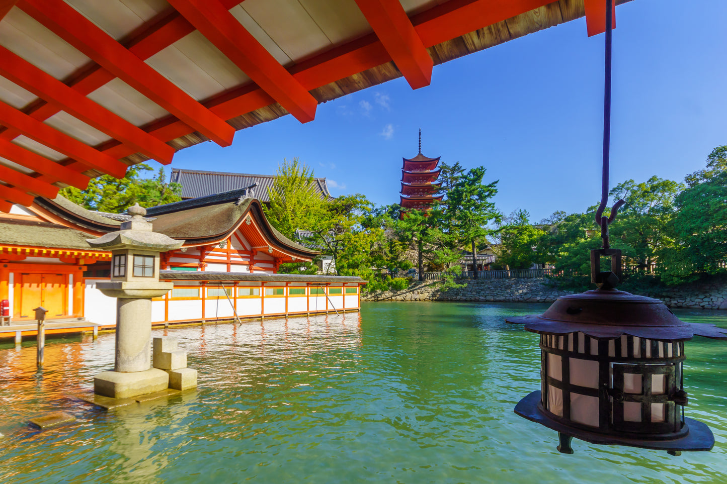 ITSUKUSHIMA SHRINE Image